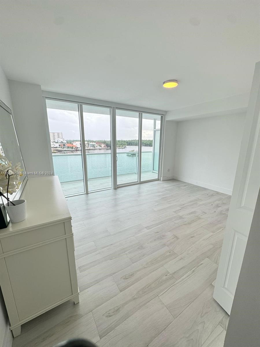 400 SUNNY ISLES CONDO EAS - Residential