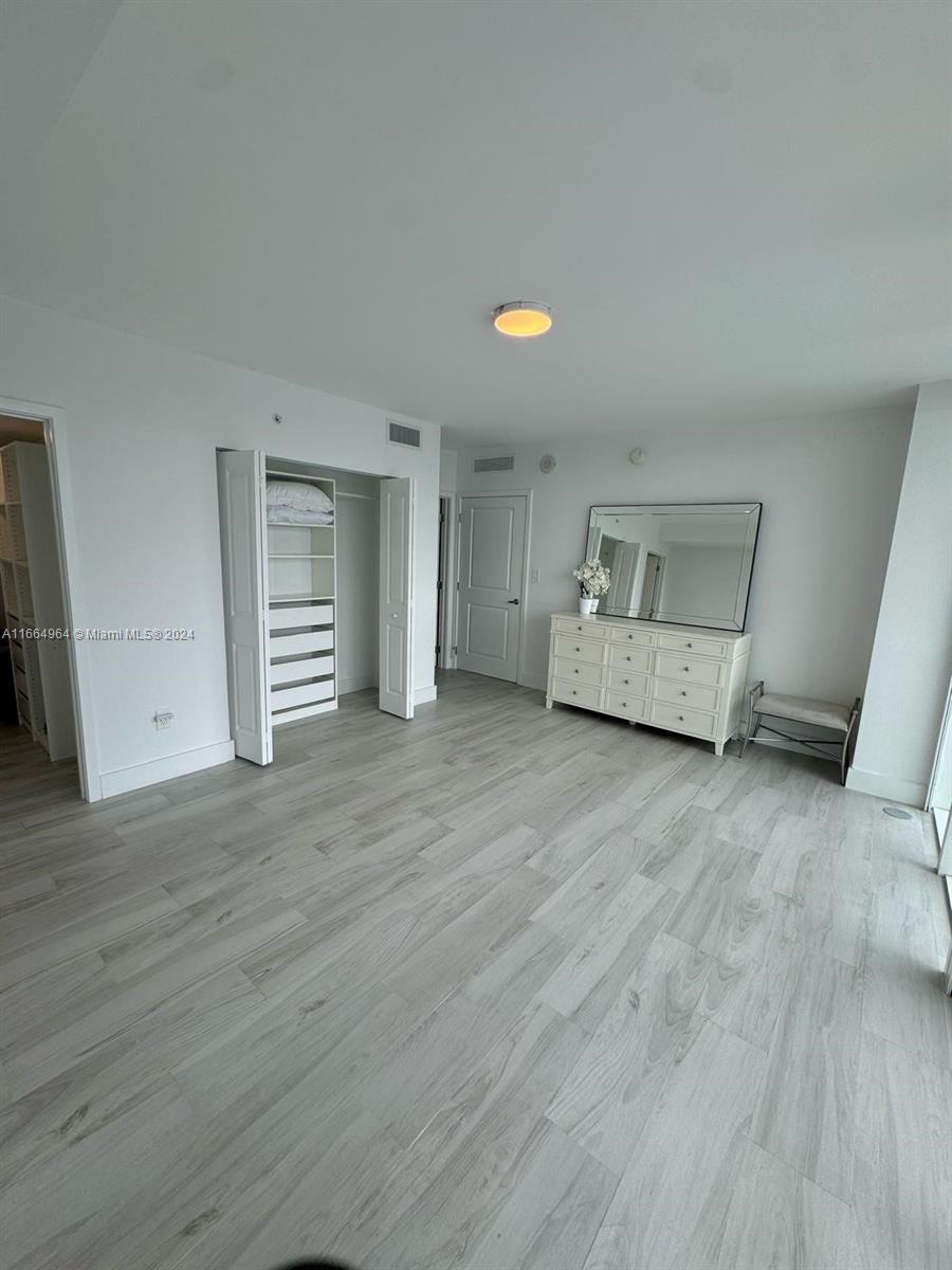 400 SUNNY ISLES CONDO EAS - Residential