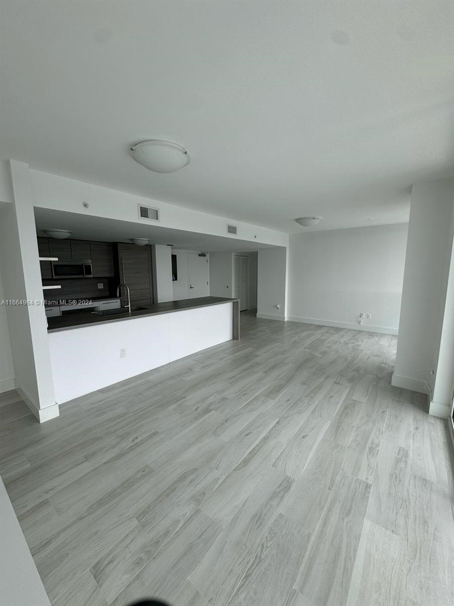 400 SUNNY ISLES CONDO EAS - Residential