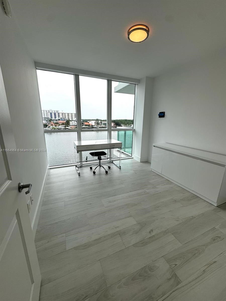 400 SUNNY ISLES CONDO EAS - Residential