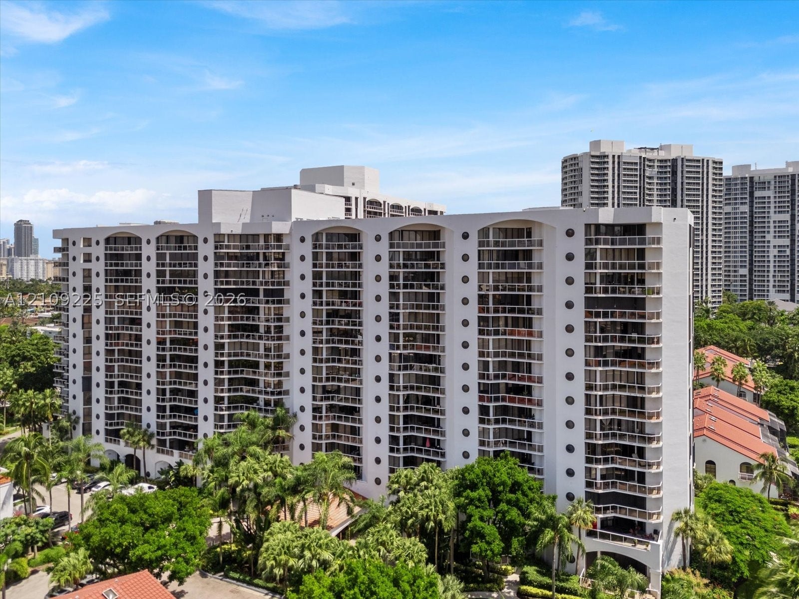 3610 Yacht Club Dr 805