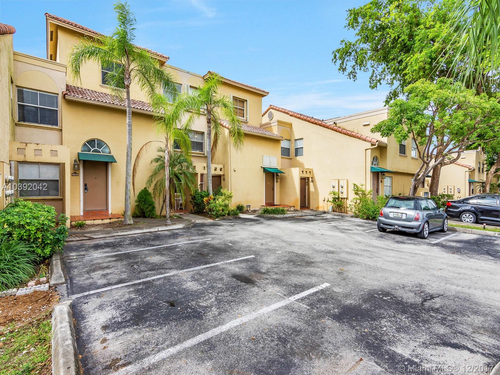 BEAUTIFUL AND CENTRALLY LOCATED DUPLEX IN GATED COMMUNITY THE GREENS AT DORAL. COMPLETELY RENOVATED KITCHEN AND BATHROOMS. WATER INCLUDED IN HOA.