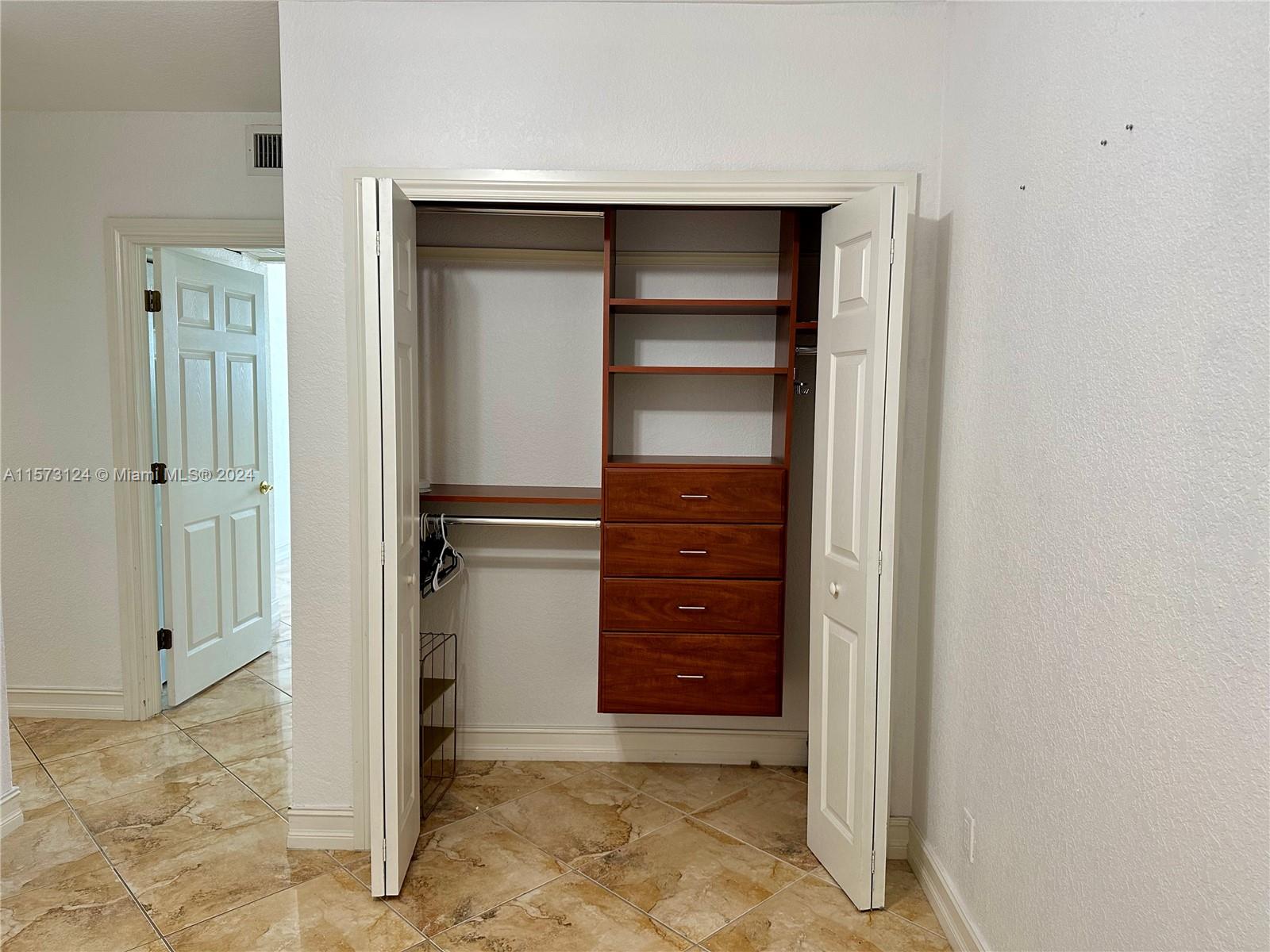 OCEANVIEW BUILDING B COND - Residential