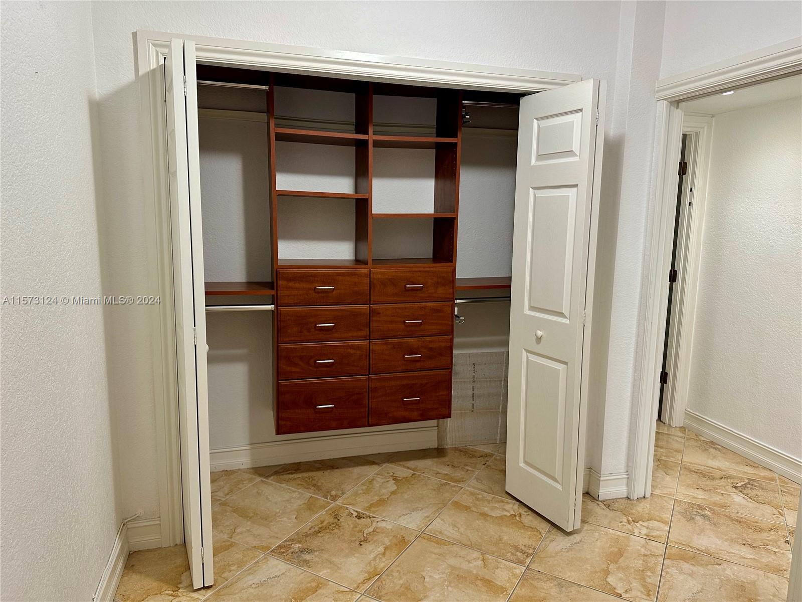 OCEANVIEW BUILDING B COND - Residential