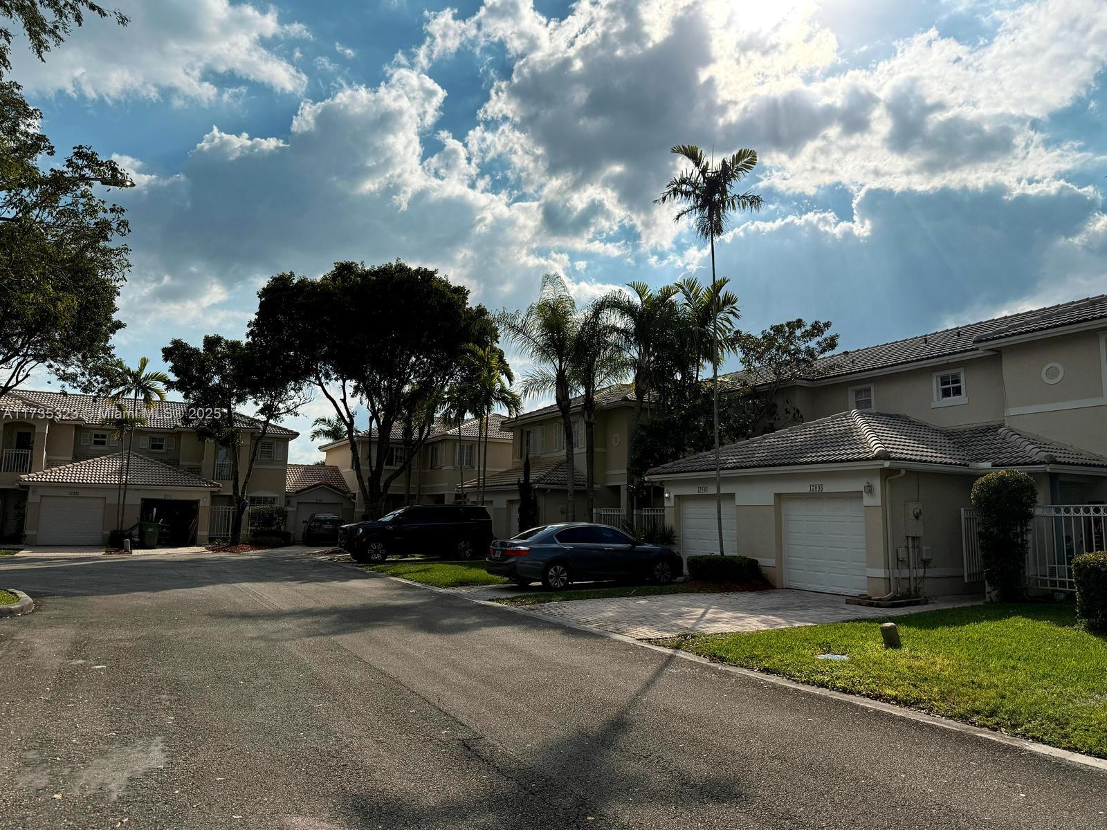 PEMBROKE ISLES 1 - Residential