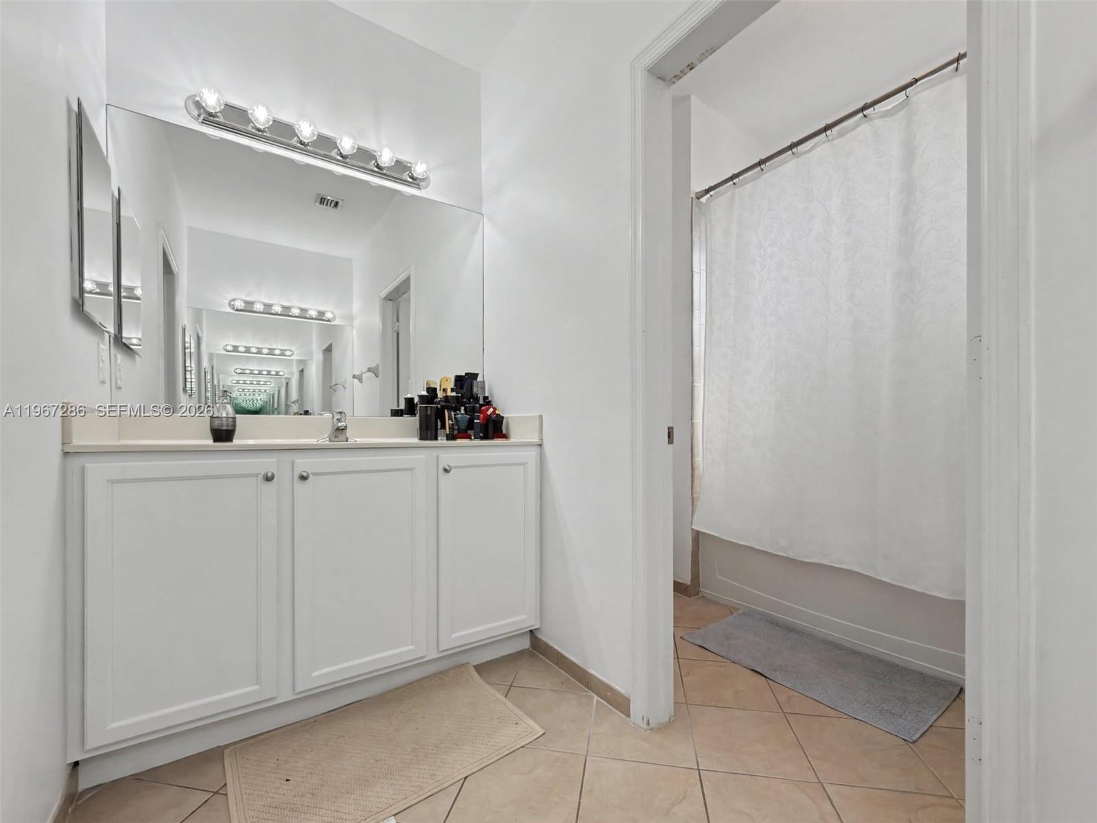 INTERLAKEN - Residential