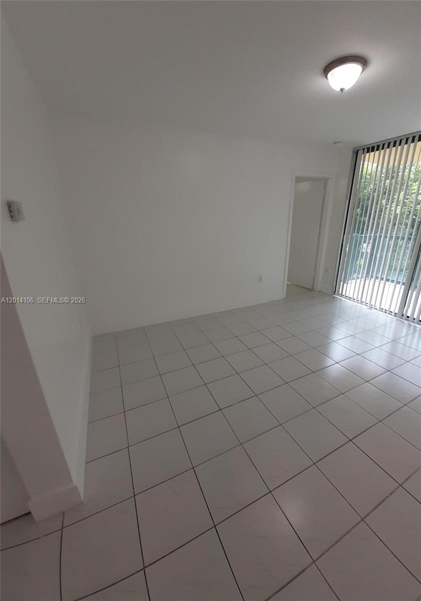 INTERNATIONAL PARK CONDO - Residential
