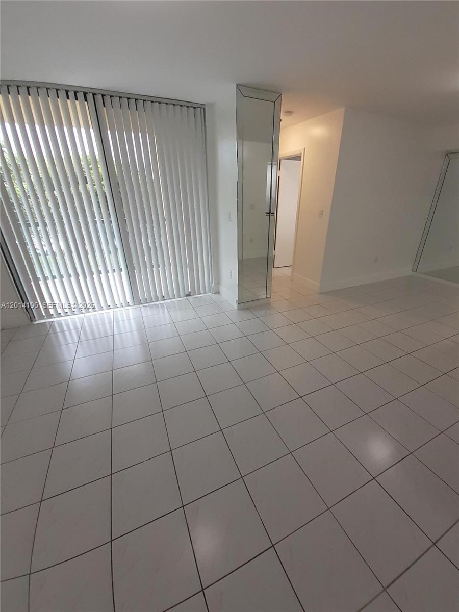 INTERNATIONAL PARK CONDO - Residential