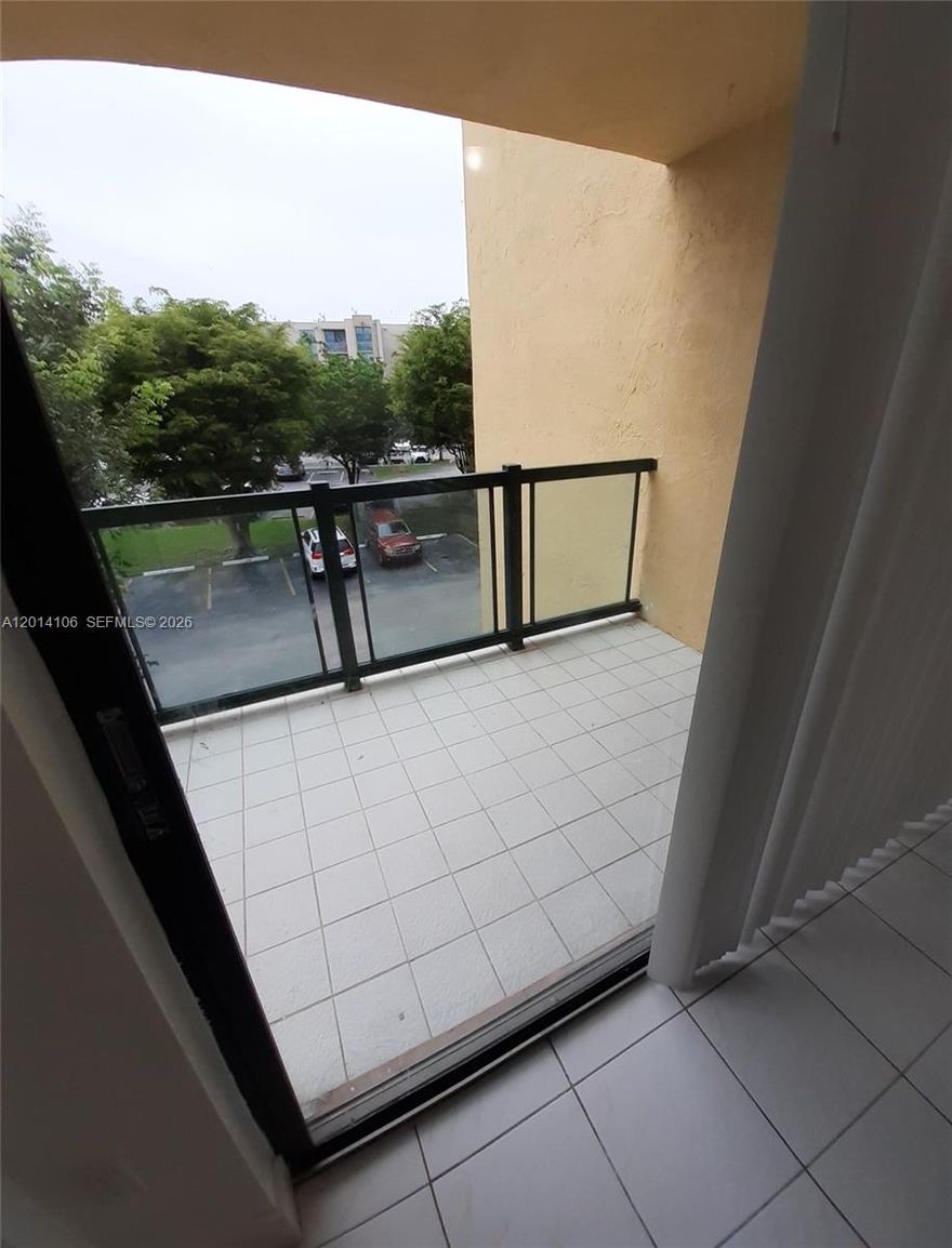 GREAT LOCATION!!! Beautiful unit completely renovated, centrally located near FIU, shopping malls, movie theaters and highways. Stainless steel appliances, granite counter tops, walk in showers, walk in closet, washer and dryer inside unit, balcony overlooking private parking, plenty guest parking, community pool, close to elevator, massive windows with plenty of light. Unit is tenant occupied – great opportunity for investors or first-time buyers.