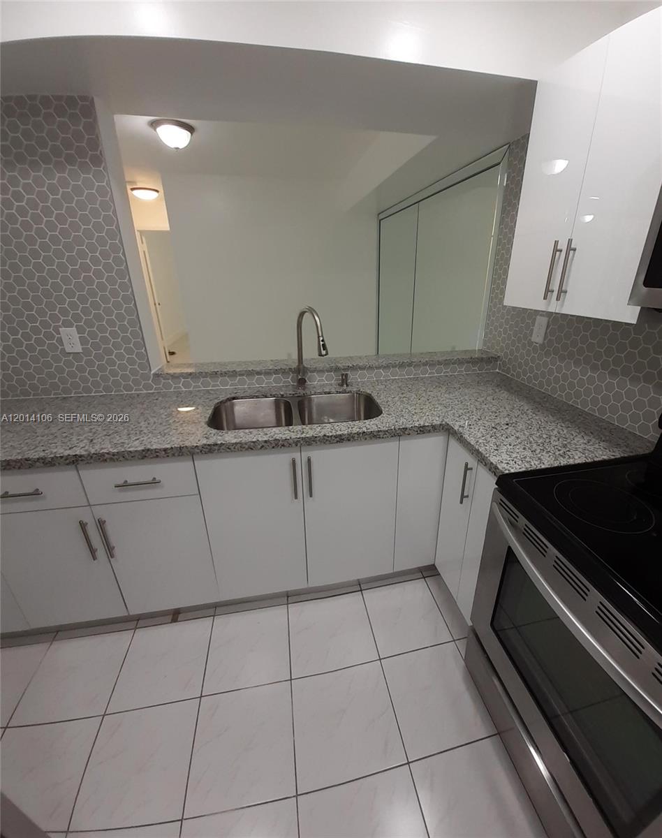 INTERNATIONAL PARK CONDO - Residential