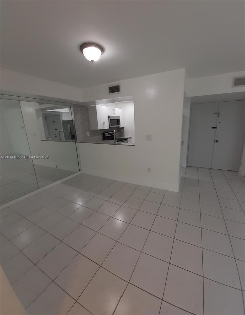 INTERNATIONAL PARK CONDO - Residential