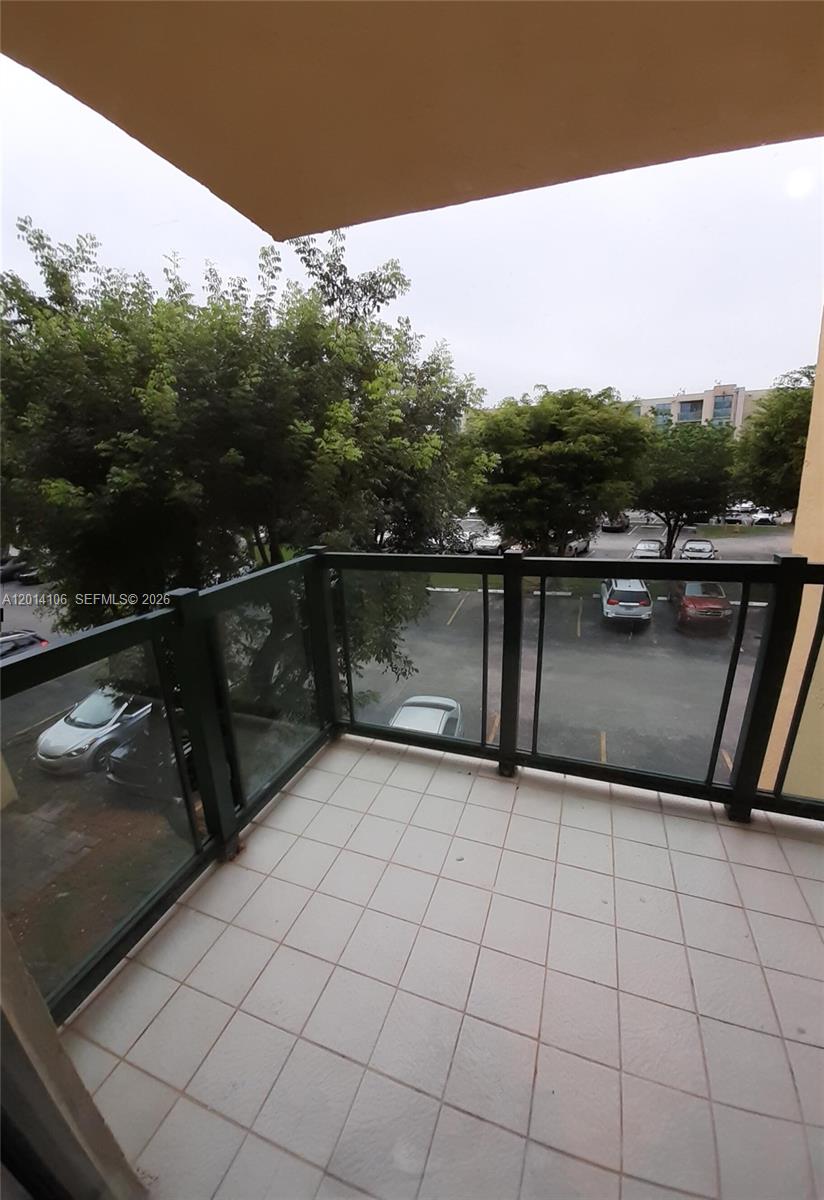 INTERNATIONAL PARK CONDO - Residential