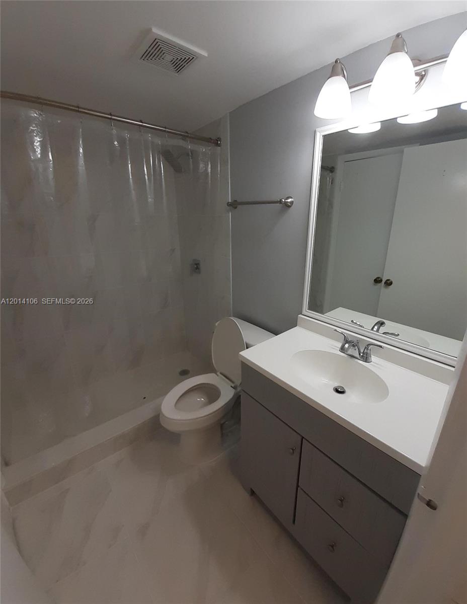 INTERNATIONAL PARK CONDO - Residential