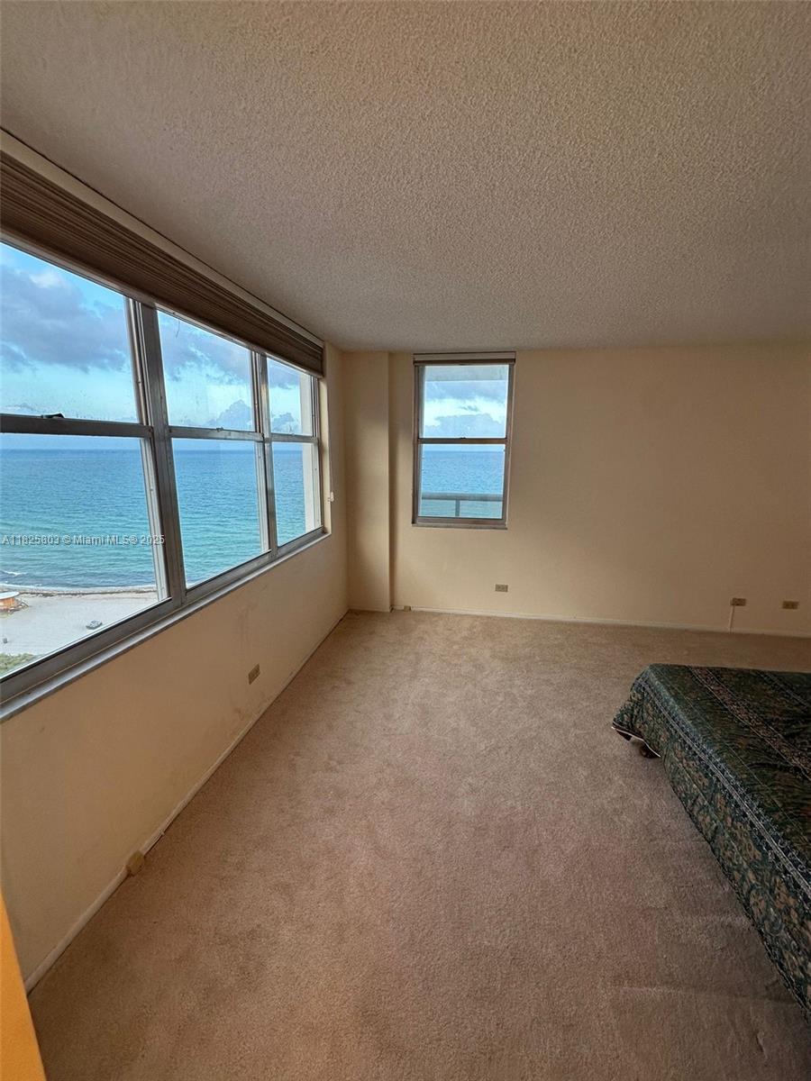 MAISON GRANDE CONDO - Residential