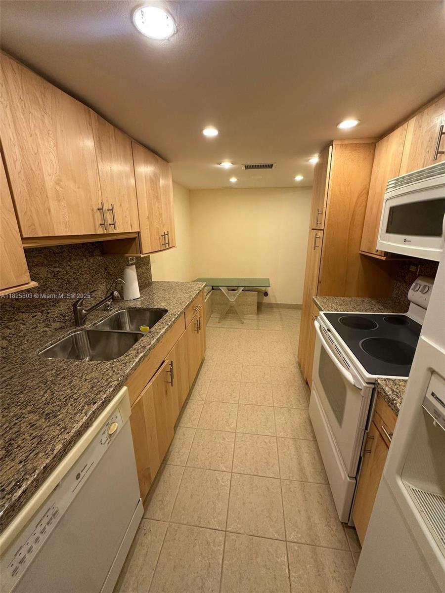 MAISON GRANDE CONDO - Residential