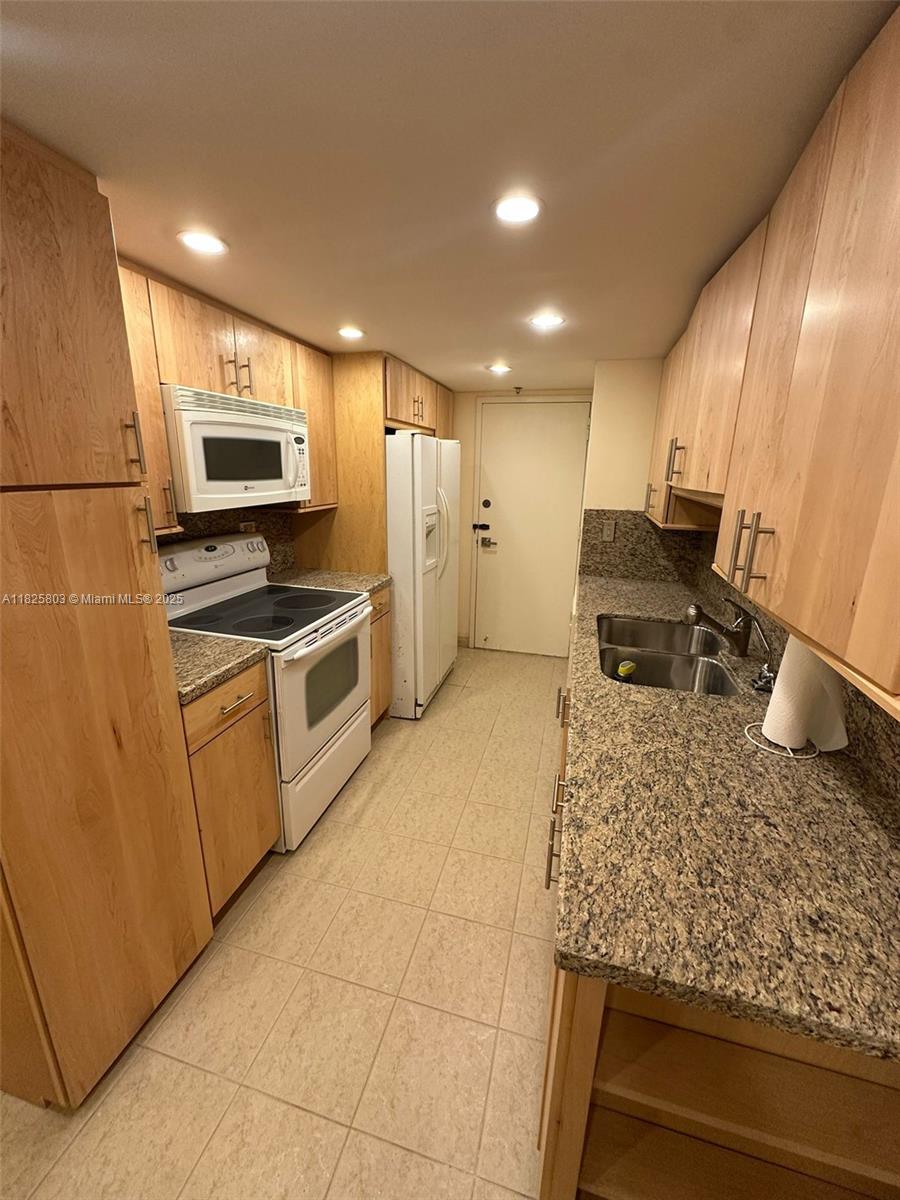 MAISON GRANDE CONDO - Residential