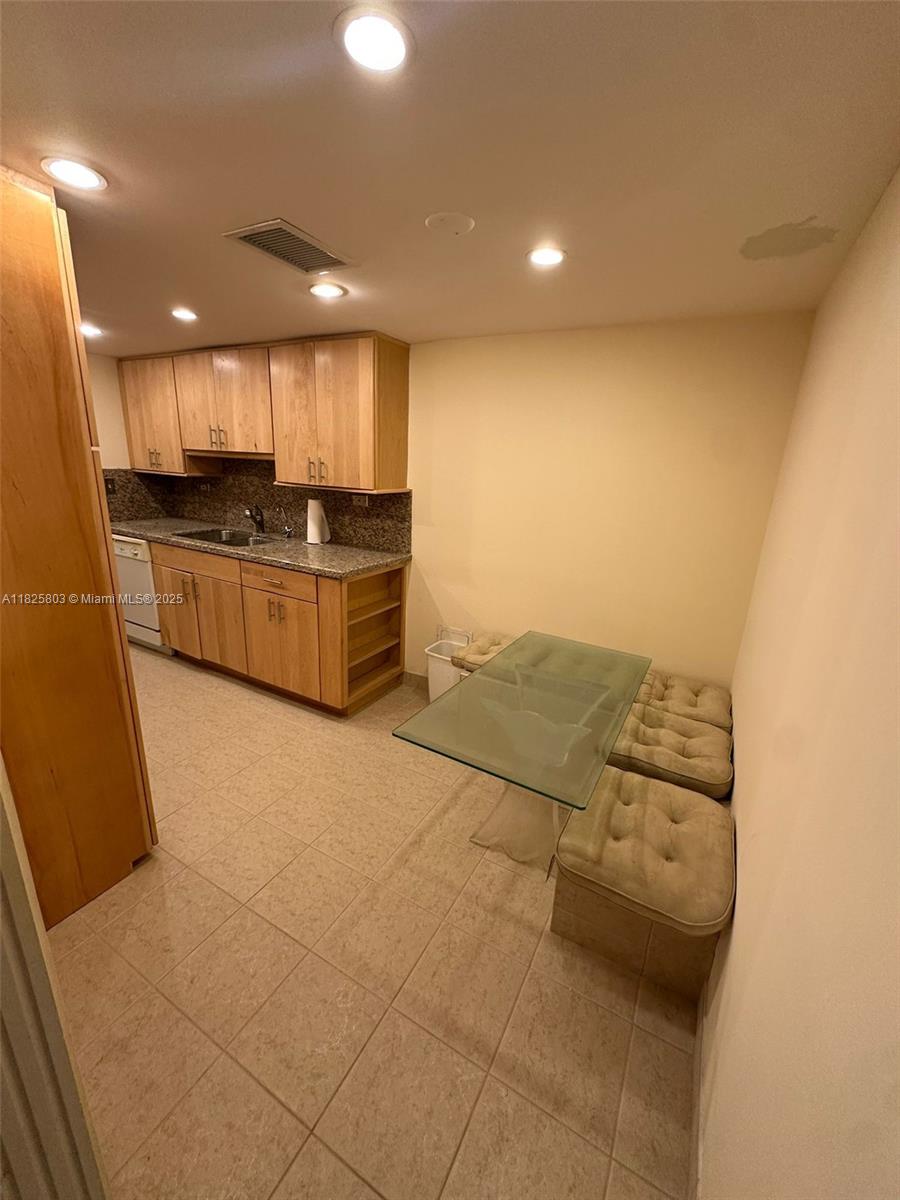 MAISON GRANDE CONDO - Residential