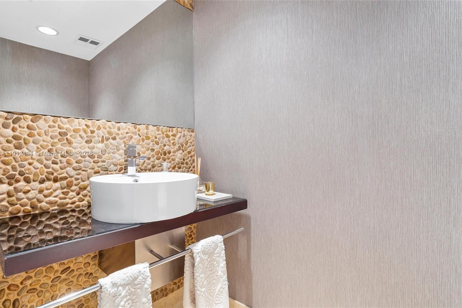 BELLAMARE @ WILLIAMS ISLA - Residential