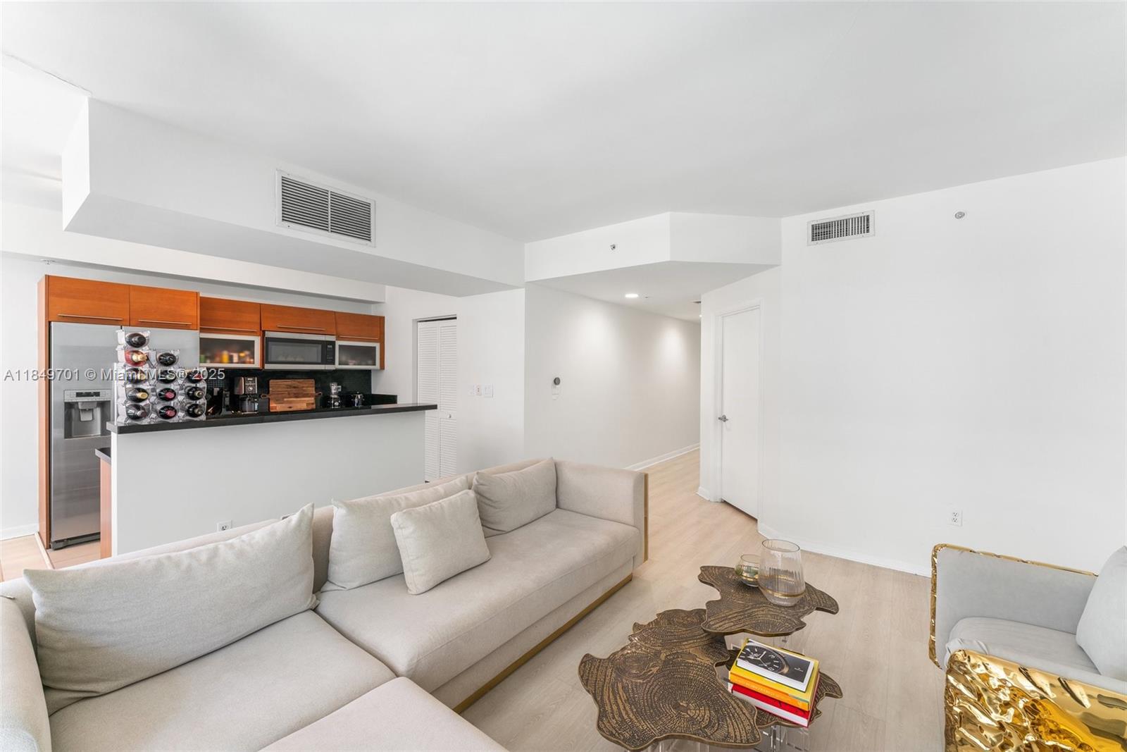 244 Biscayne Blvd 1808