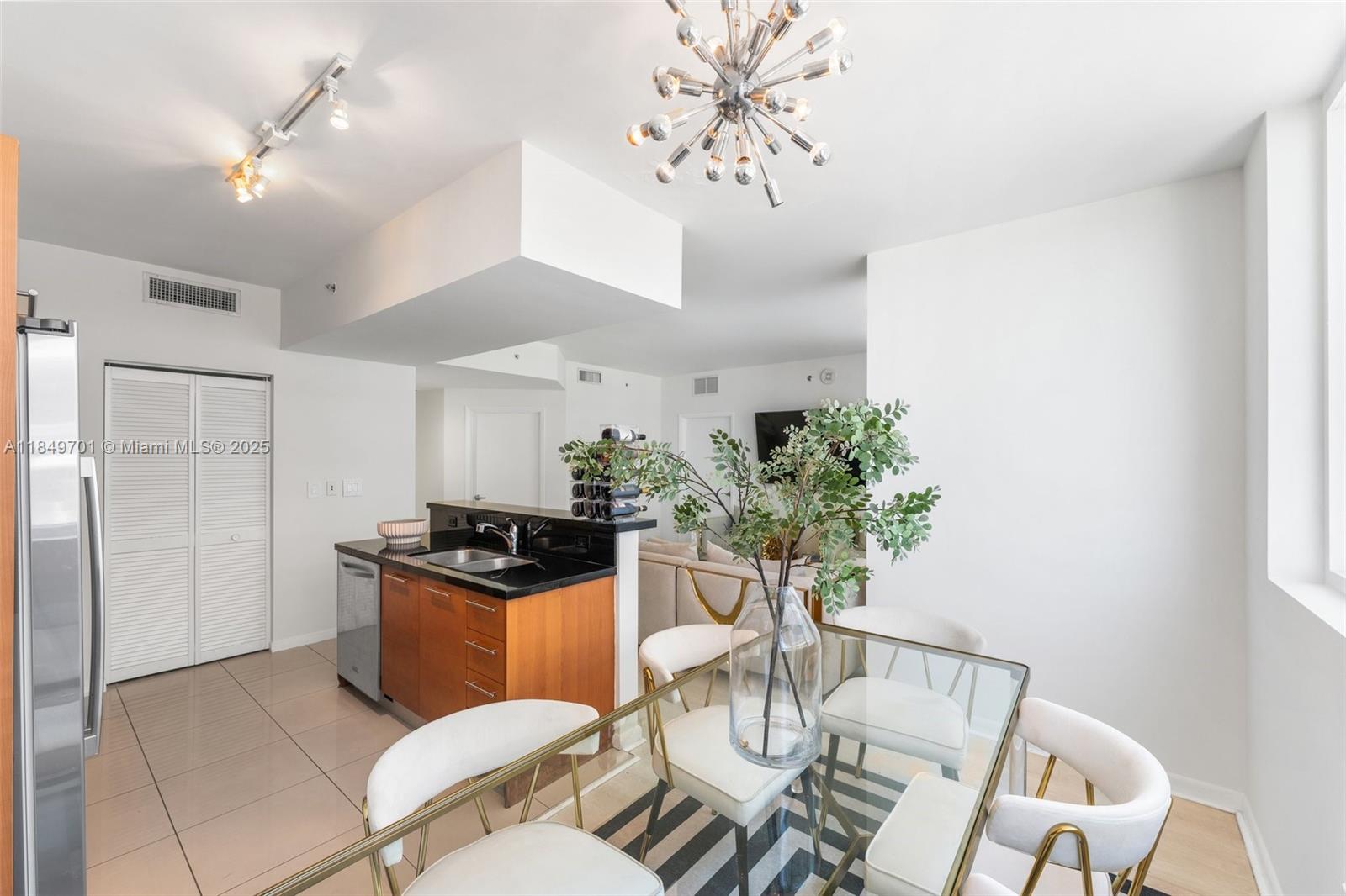 VIZCAYNE NORTH CONDO - Residential