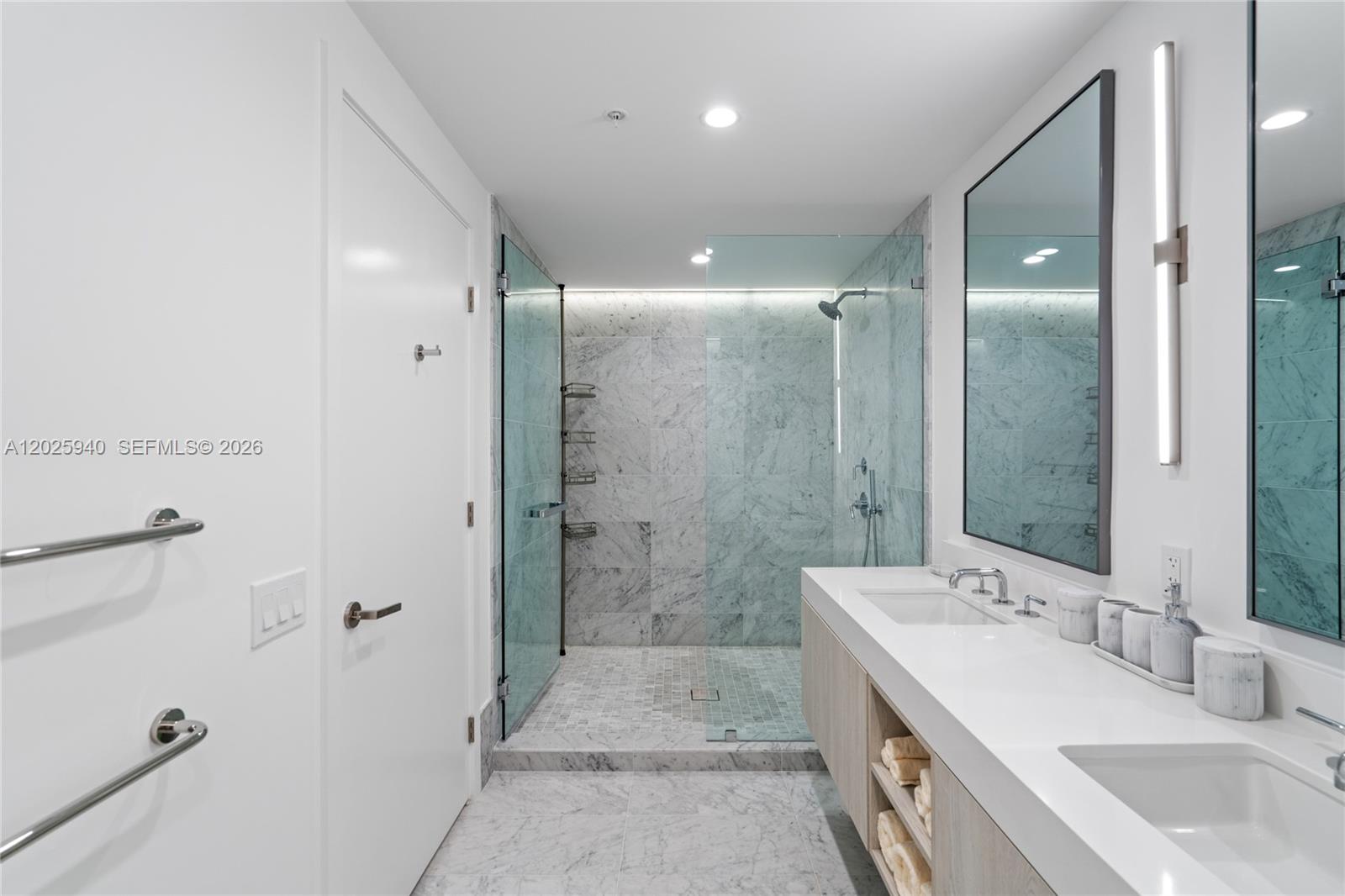 9221 E Bay Harbor Dr 408