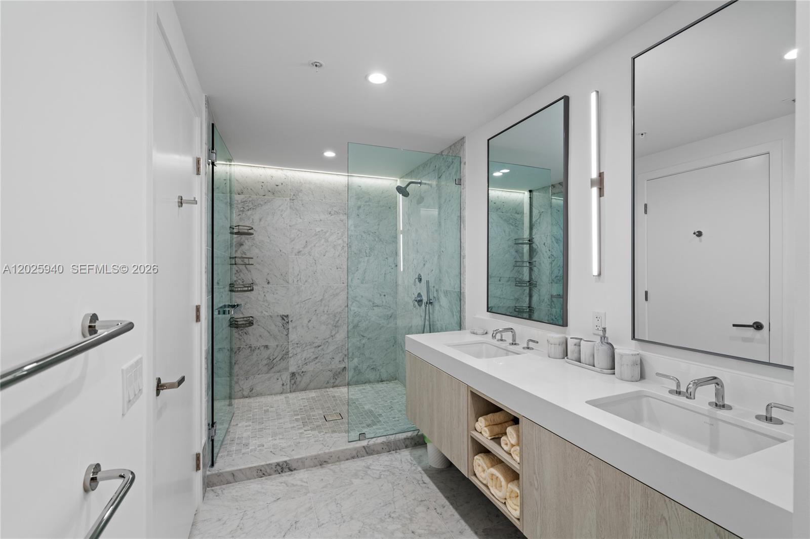 9221 E Bay Harbor Dr 408