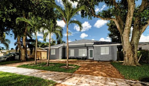 Photo of 4070 SW 49th Ct, Dania Beach, FL 33314 (MLS # A11775970)