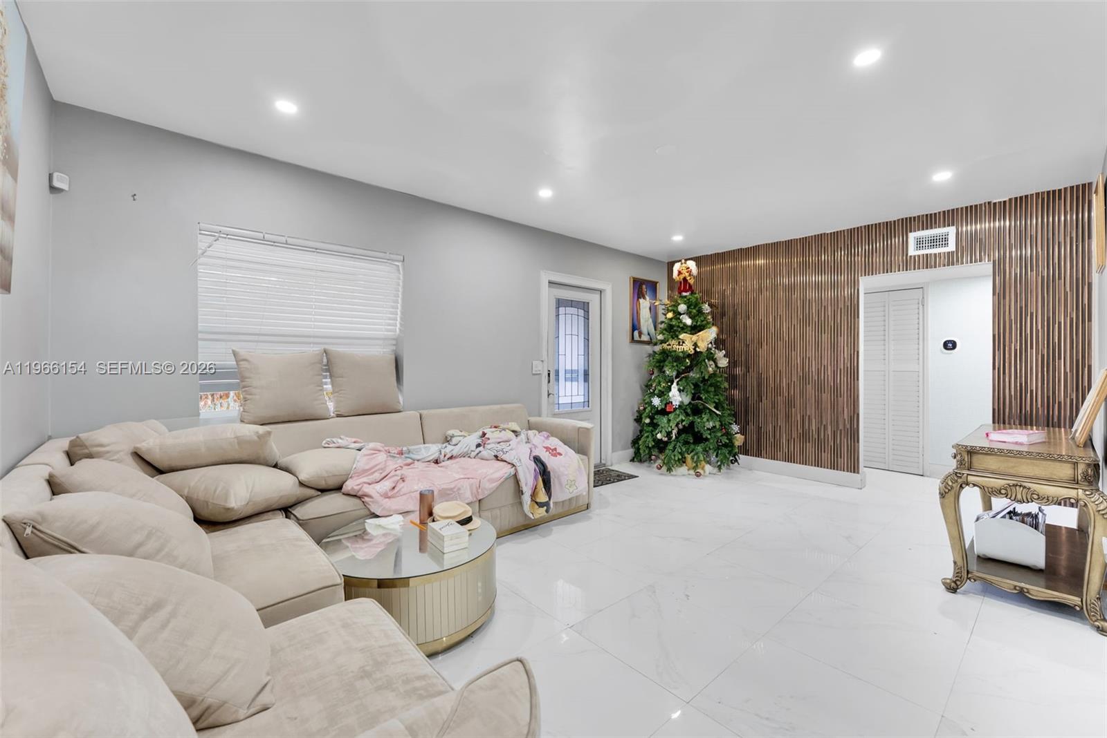 BRIAN MANORS - Residential