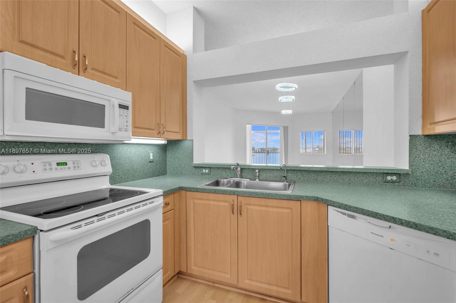 GRANVILLE CONDOMINIUM H - Residential