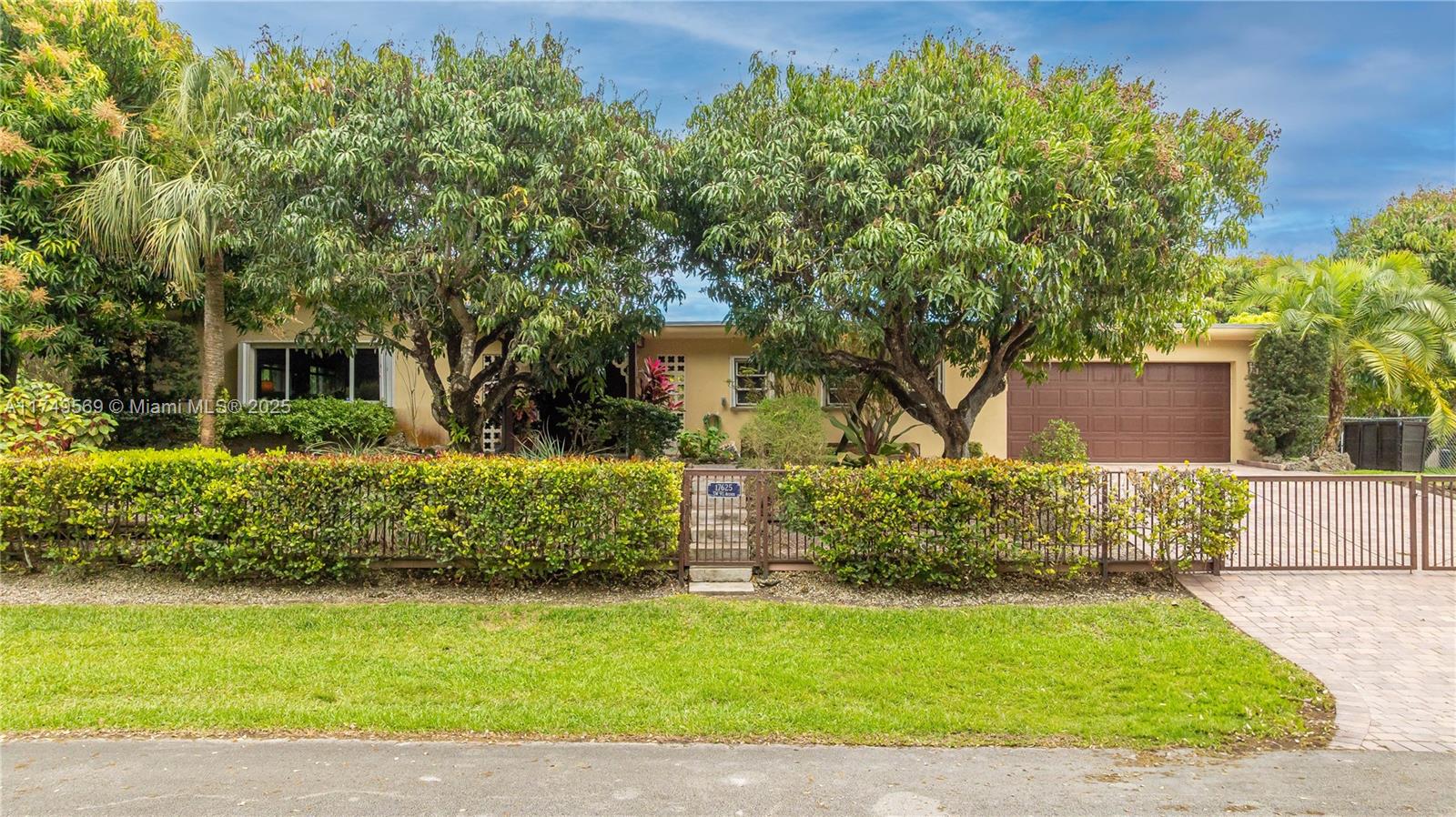 Property for Sale at 17625 Sw 91st Ave, Palmetto Bay, Miami-Dade County, Florida - Bedrooms: 4 
Bathrooms: 3  - $1,249,000