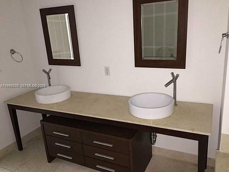 475 Brickell Ave 2212