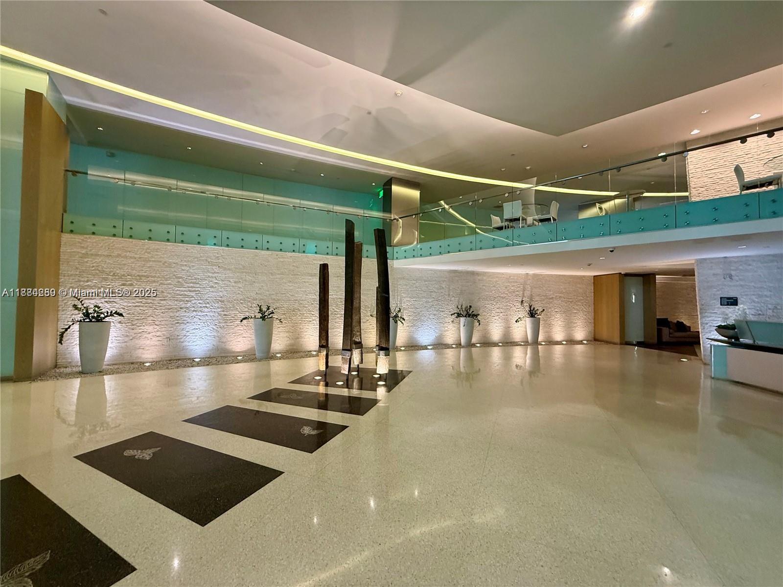 MINT CONDO - Residential