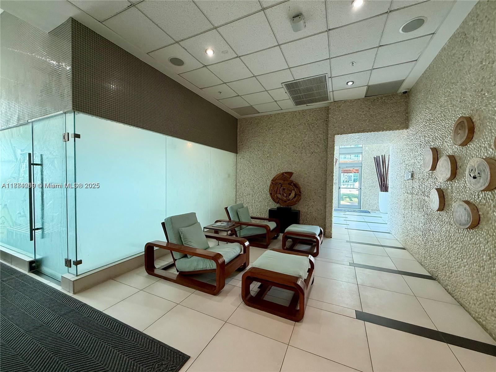 MINT CONDO - Residential