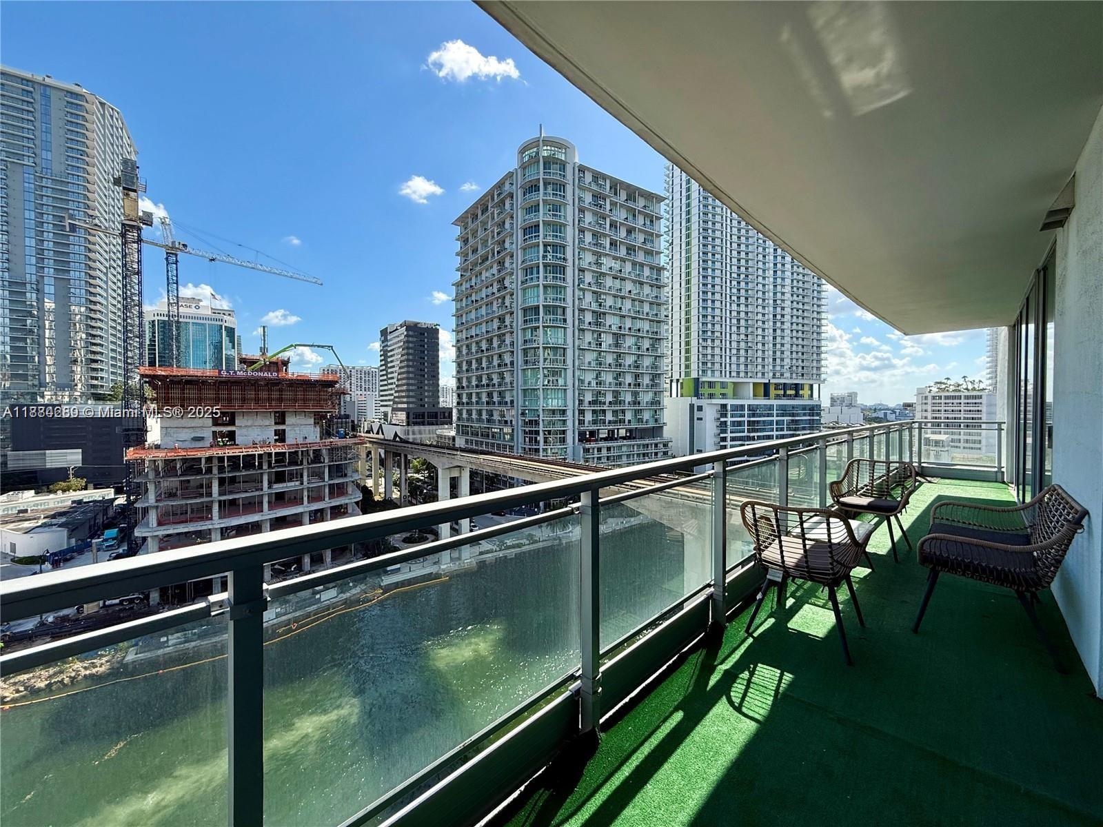 MINT CONDO - Residential