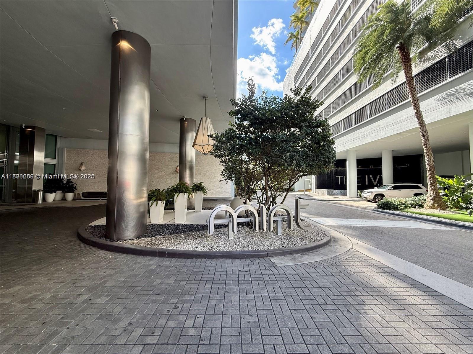 MINT CONDO - Residential