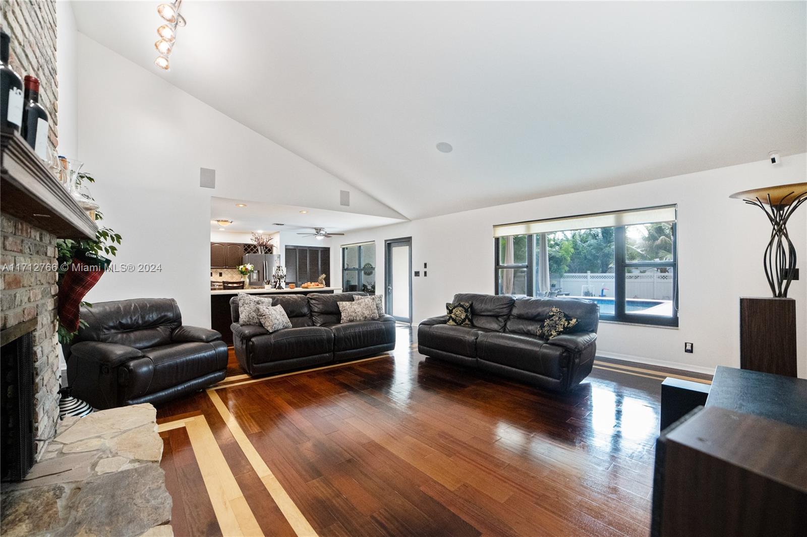 ROYAL PALM VISTA - Residential