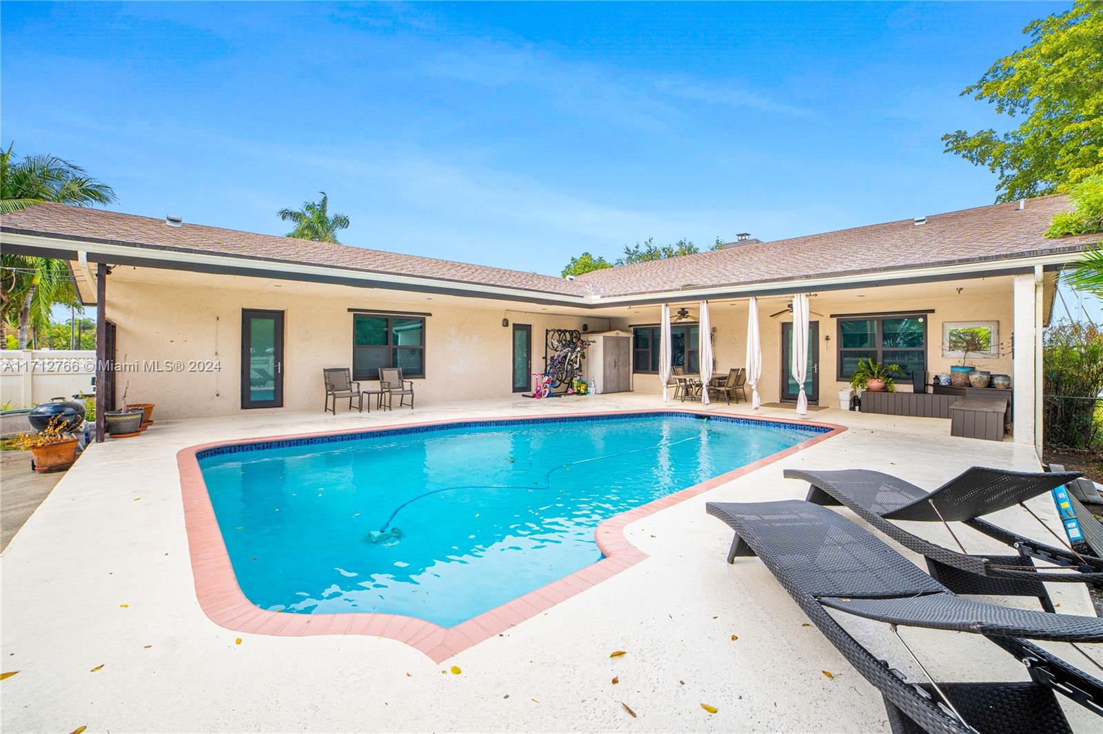 ROYAL PALM VISTA - Residential