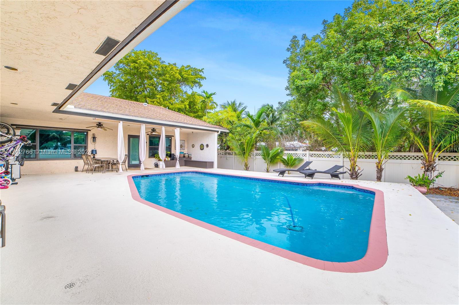 ROYAL PALM VISTA - Residential