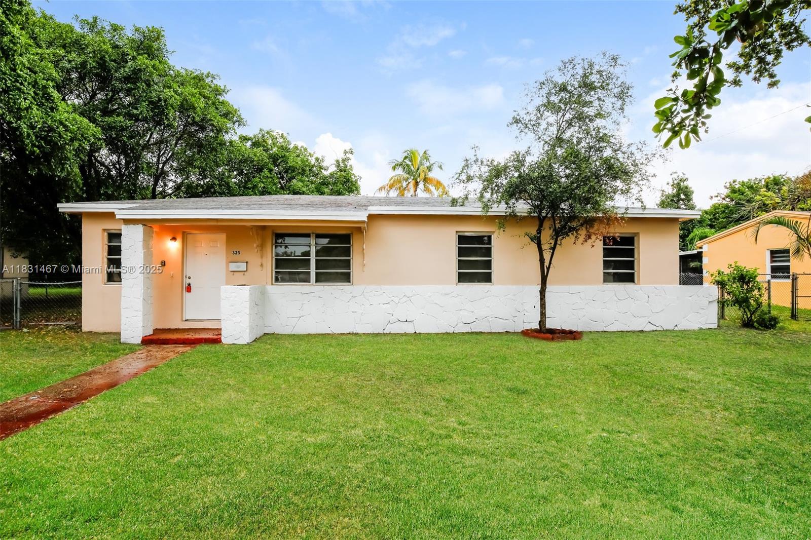 Charming 4 bedroom and 2 bathroom home updated with fresh Tile type flooring and neutral paint throughout. The inviting living room is spacious and great for entertaining. The modern kitchen offers spacious kitchen, and upgraded cabinetry. The beautiful patio offers plenty of open space for enjoying gorgeous days outdoors. The private, fenced in backyard, is perfect for pets or for enjoying gorgeous days outdoors. This Home won’t last long. Apply today!
NOTE: Resident is responsible for installing their own washer & dryer. Move in dates are tentative and subject to change. All our homes convey in safe, clean & fully functional conditions. Prices and availability are subject to change at any time.
