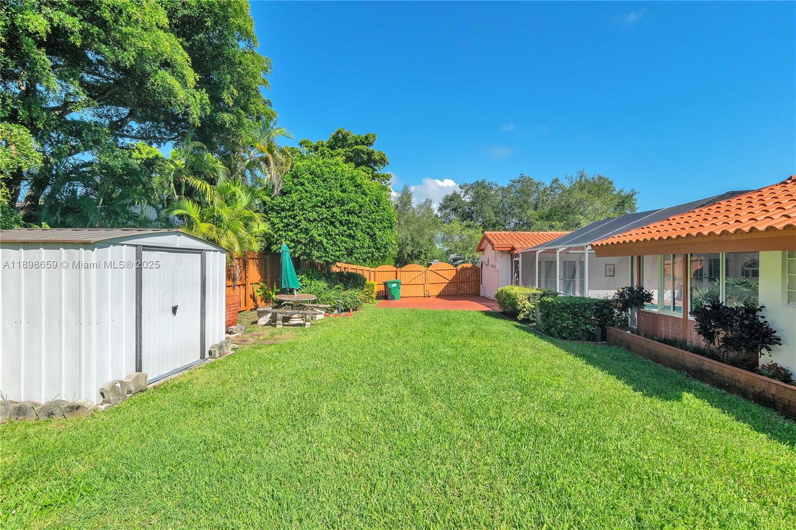 PINEWOOD ESTATES - Residential Lease