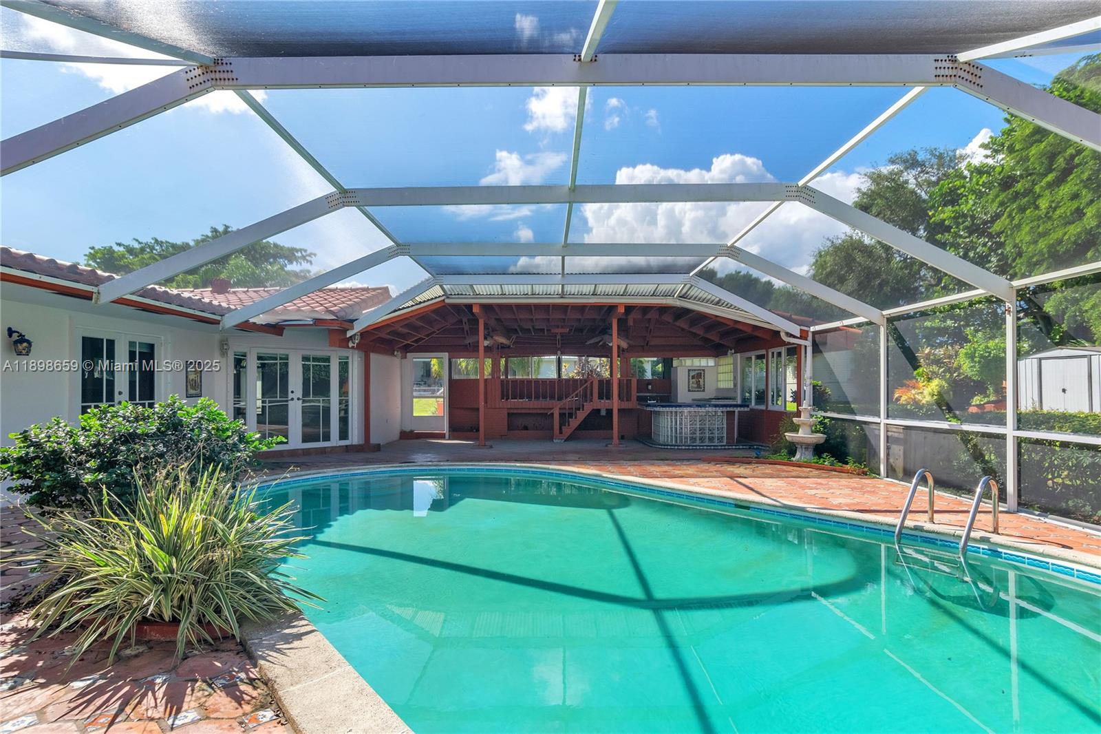 PINEWOOD ESTATES - Residential Lease