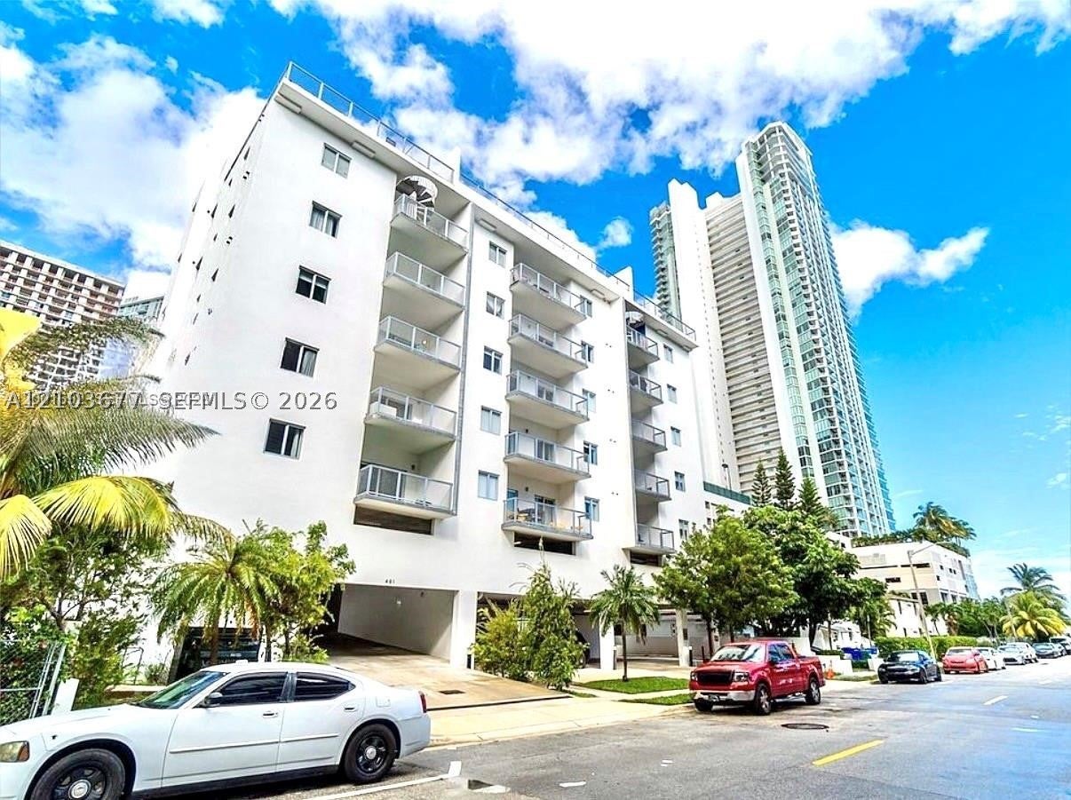 481 NE 29th St 502