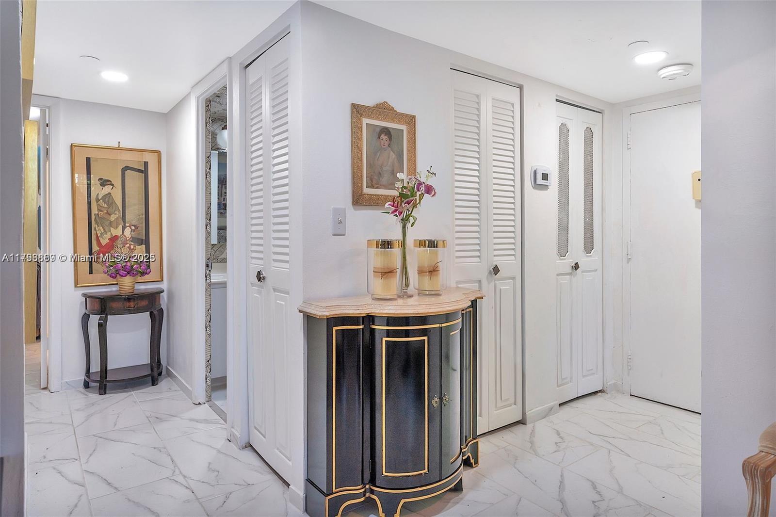 1300 Saint Charles Pl L12