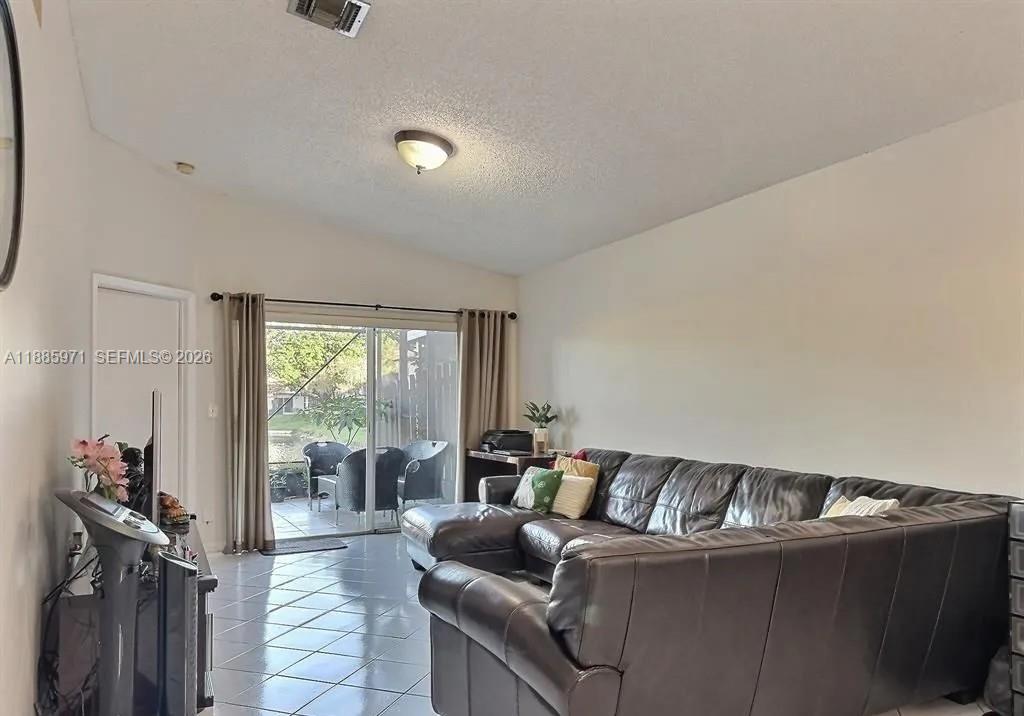 PEMBROKE POINTE - Residential