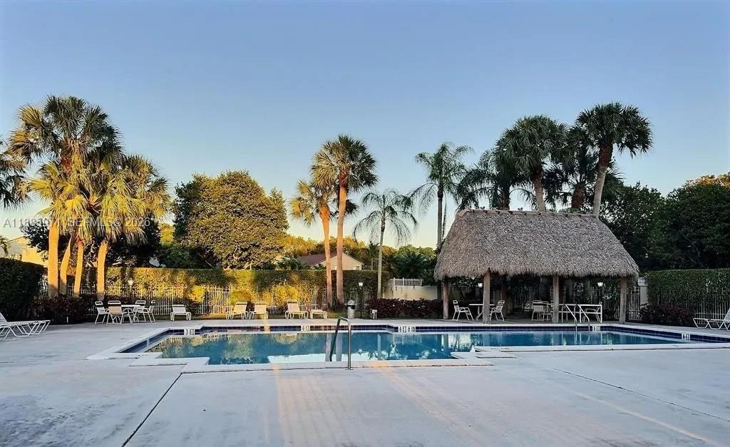 PEMBROKE POINTE - Residential