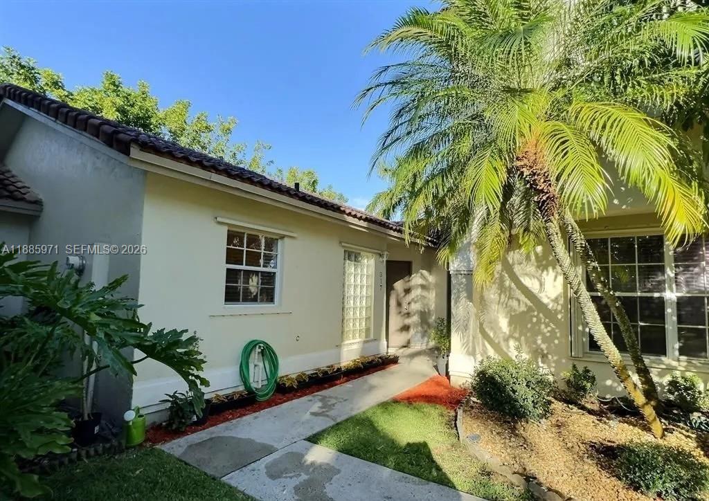 PEMBROKE POINTE - Residential