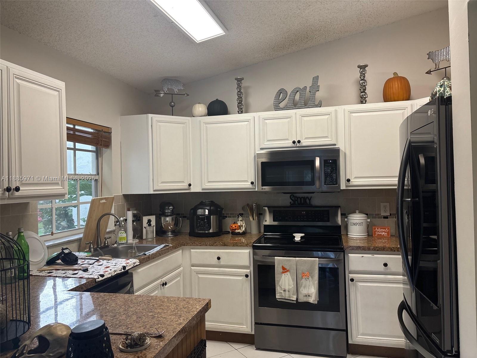 PEMBROKE POINTE - Residential