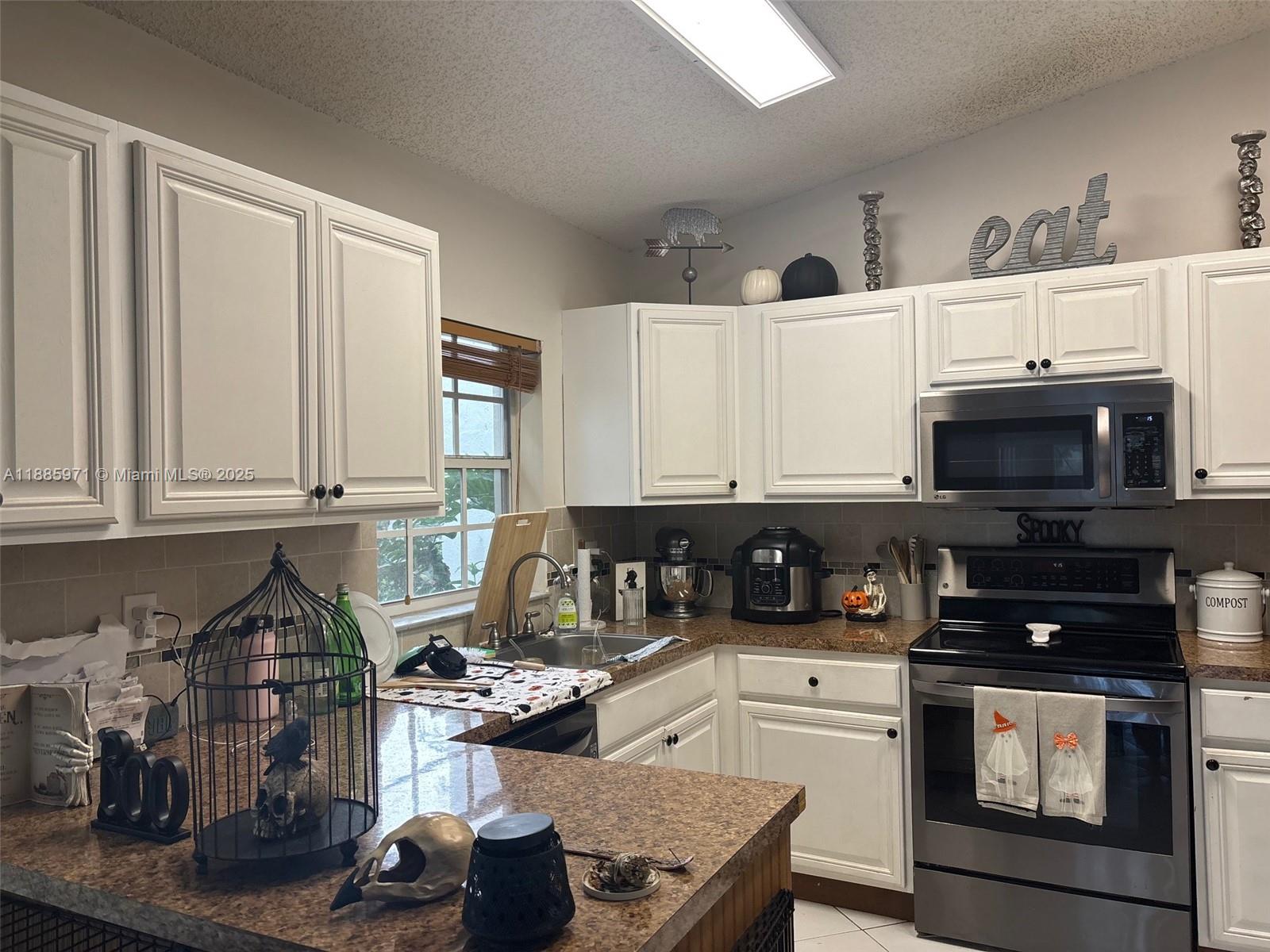 PEMBROKE POINTE - Residential