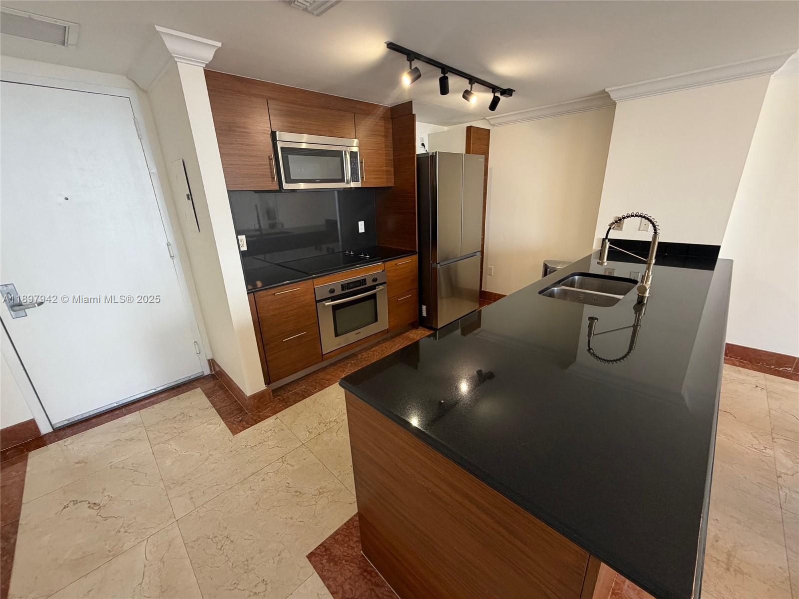 50 Biscayne Blvd 5211