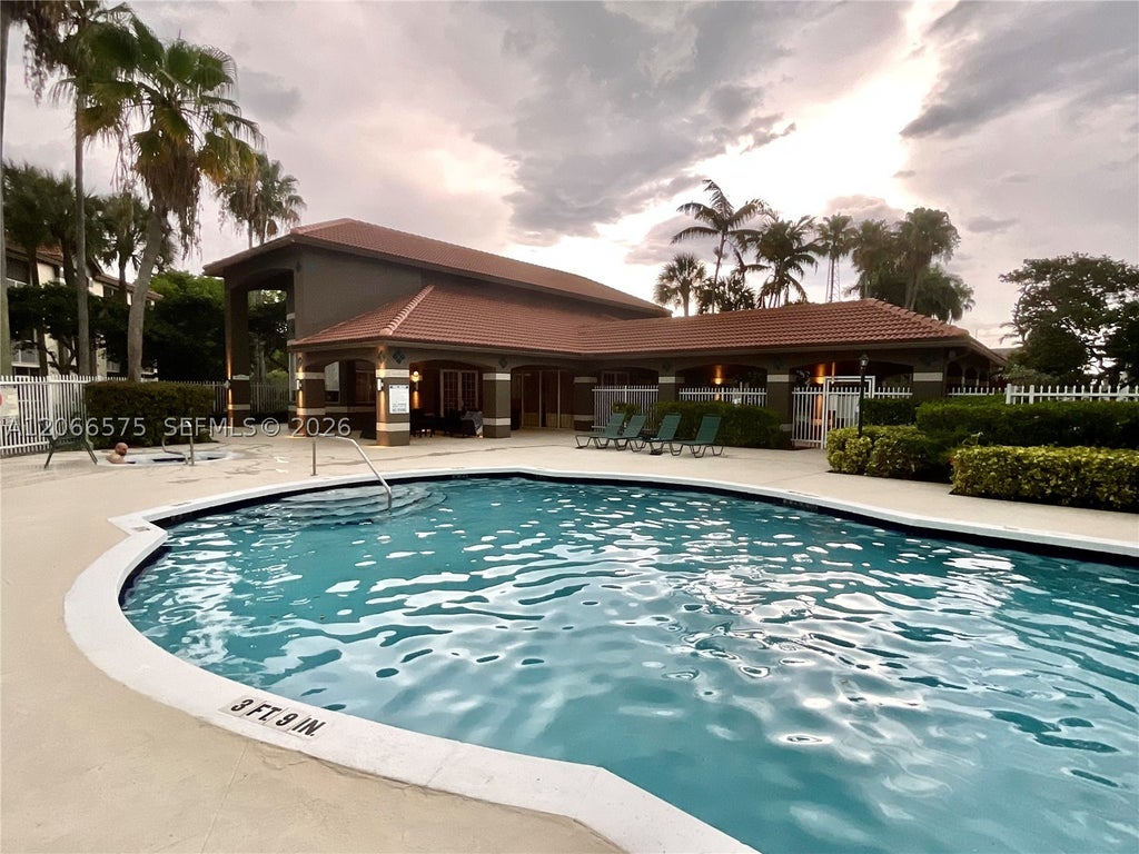 Photo of 420 south Park Road #108, Hollywood, FL 33021 (MLS # A12066575)